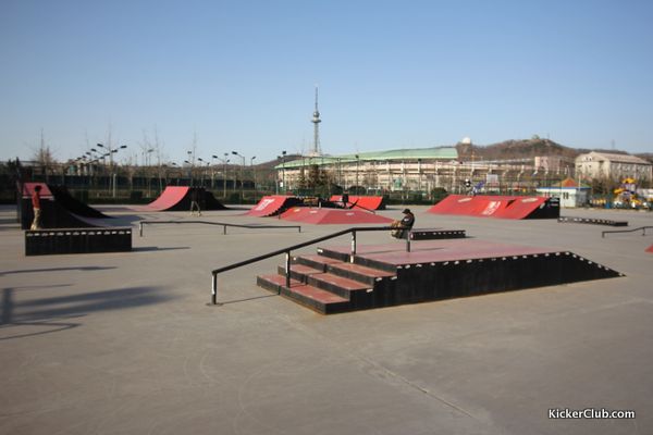 青岛汇泉广场滑板场(qingdao huiquan square skatepark)