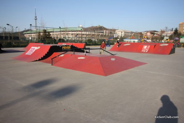 青岛汇泉广场滑板场(qingdao huiquan square skatepark)