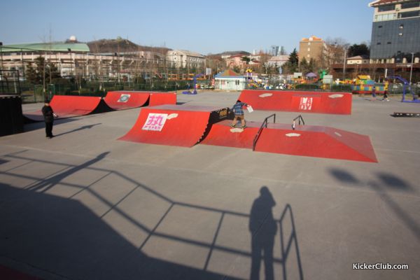 青岛汇泉广场滑板场(qingdao huiquan square skatepark)