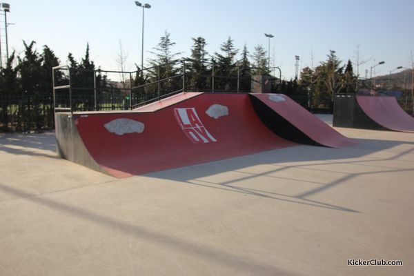 青岛汇泉广场滑板场(qingdao huiquan square skatepark)